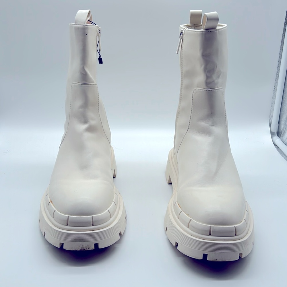 Zara ladies White chunky sole, worn 2 or 3 times, in excellent condition.